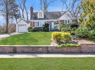 66 Murray Ave, Port Washington, NY 11050