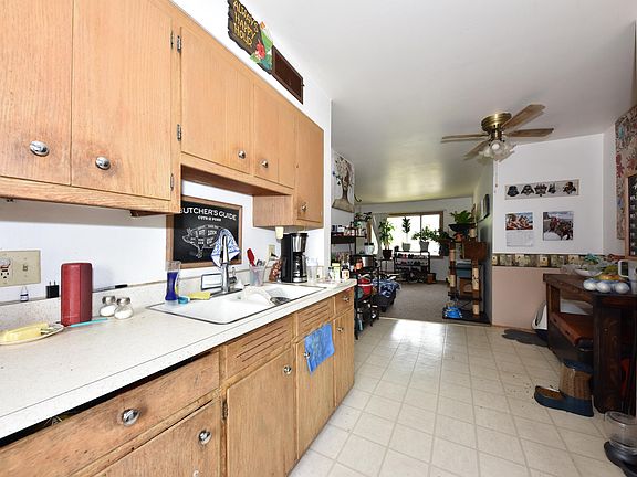 5th image of 609 E Linden Ave