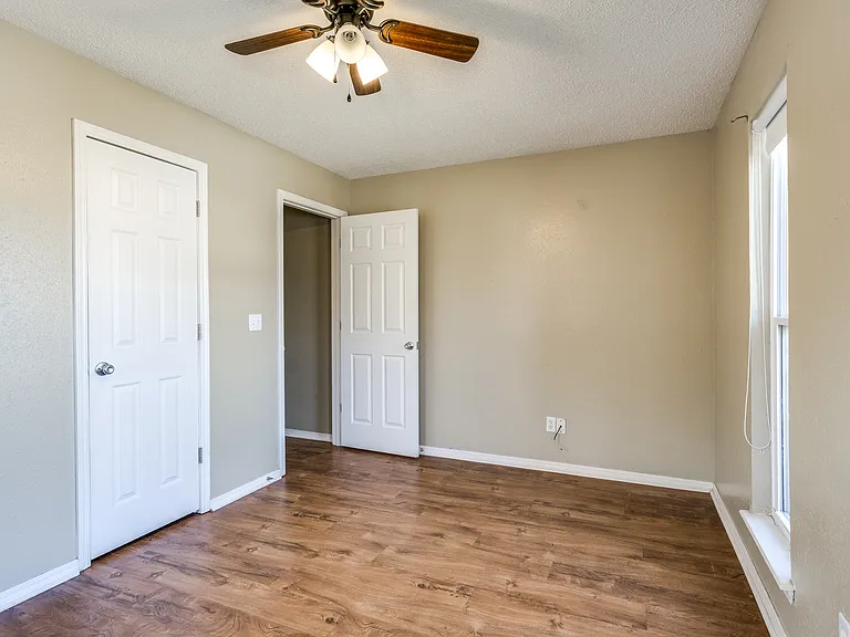 645 Lloyd Ave — Photo 32