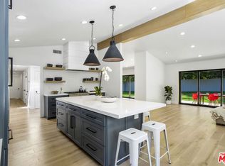 935 N Kenter Ave, Los Angeles, CA 90049