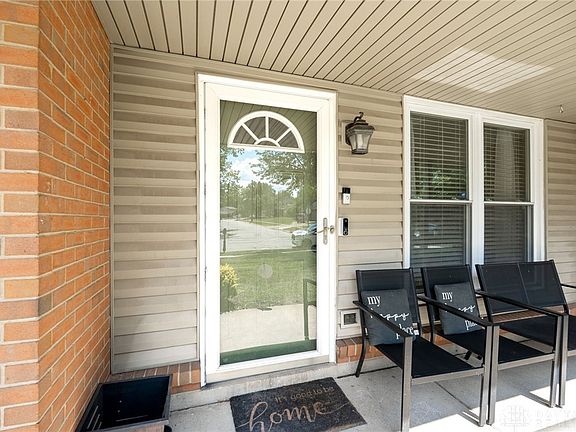 5th image of 213 Lake Forest Dr