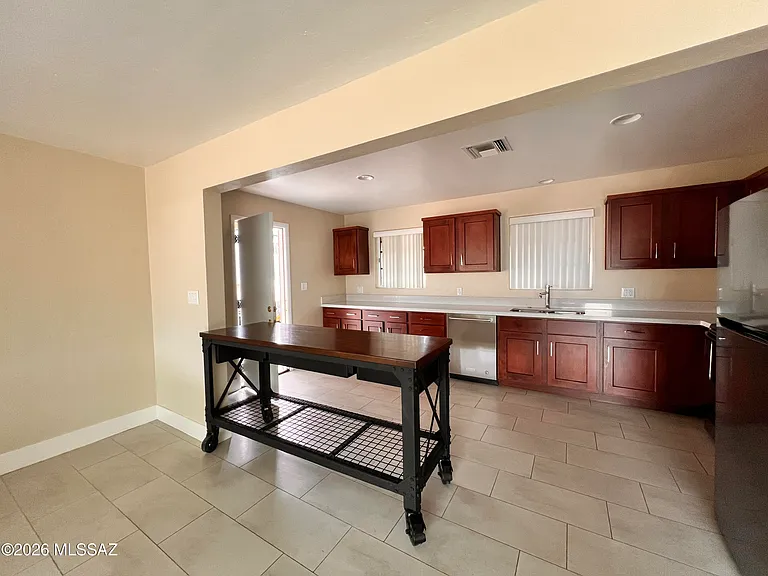 5425 E 7th St — Photo 13