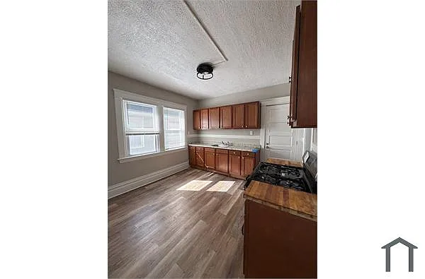 Building Photo - 1462 Crawford Rd #UP