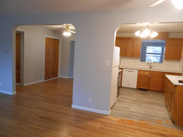 1921 Springfield Dr — Photo 7