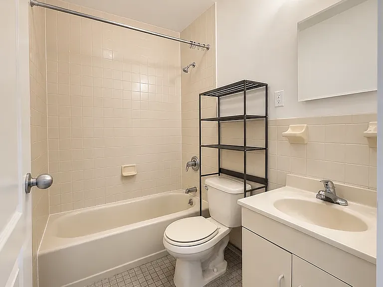 558 Seneca Ave #3R — Photo 9