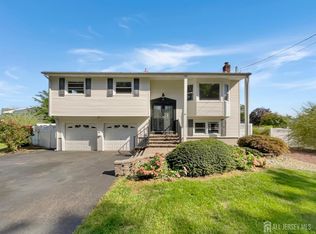 13 Bartman Rd, East Brunswick, NJ 08816