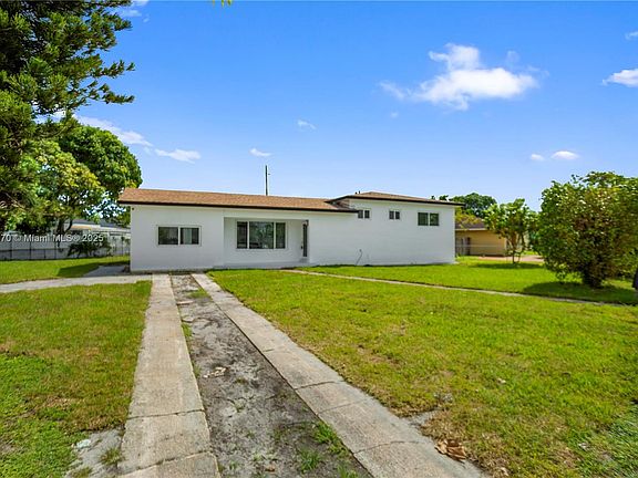2nd image of 1140 NW 193rd St