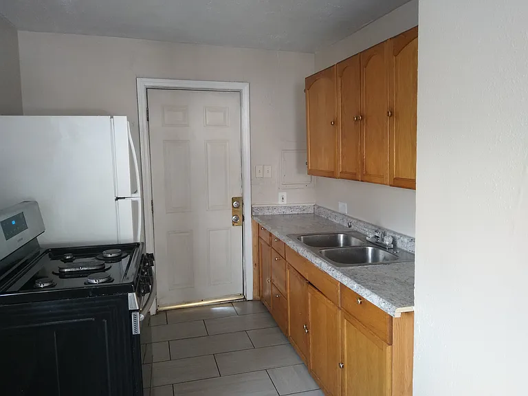 13972 Marshall Ave — Photo 5