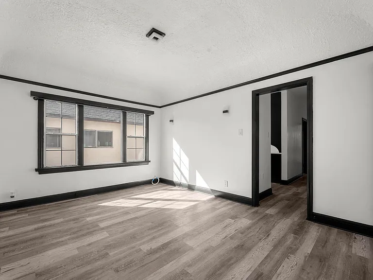 1329 2nd Ave — Photo 21