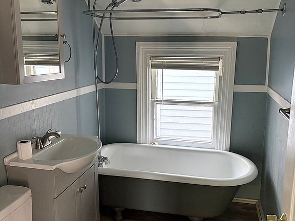 4th image of 852 11th St NW #2