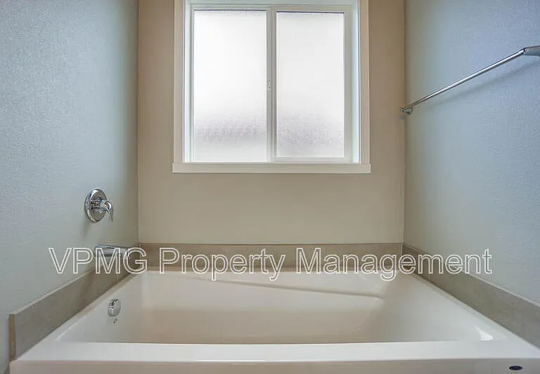 604 NW 25th Way — Photo 35