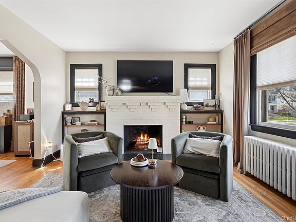 4th image of 229 N Regent Street