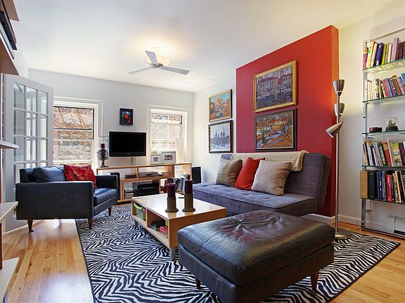 2nd image of 215 Park Pl APT 4