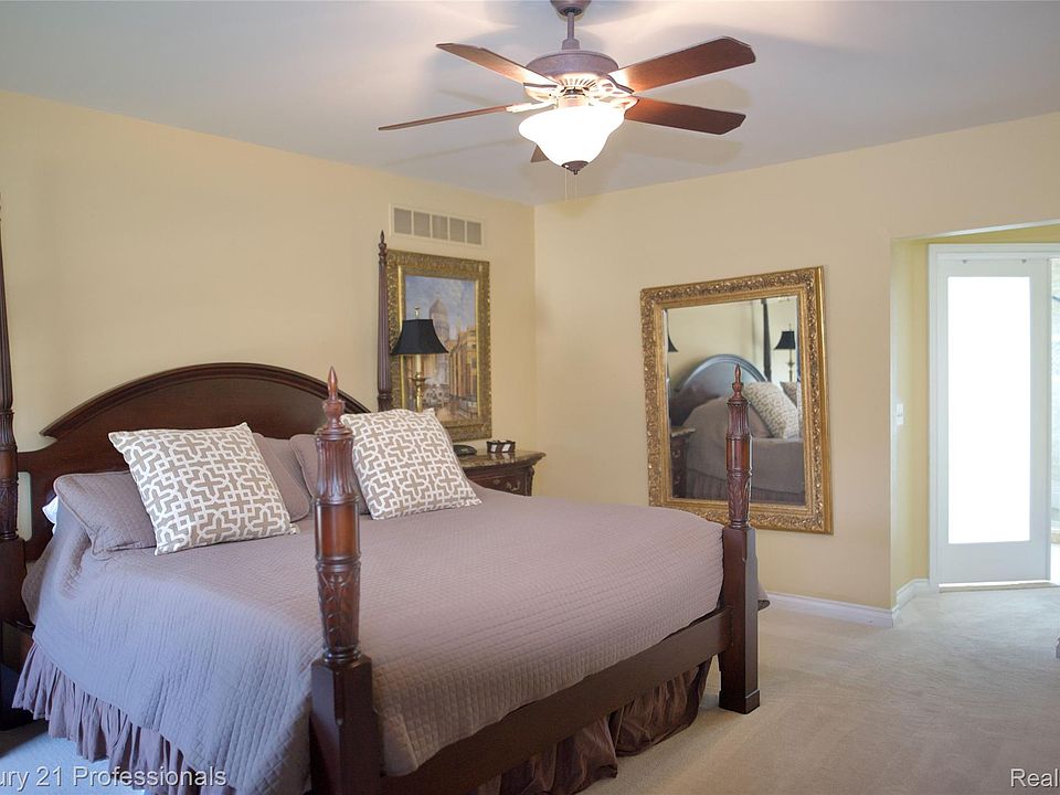 916 Majestic, photo 25
