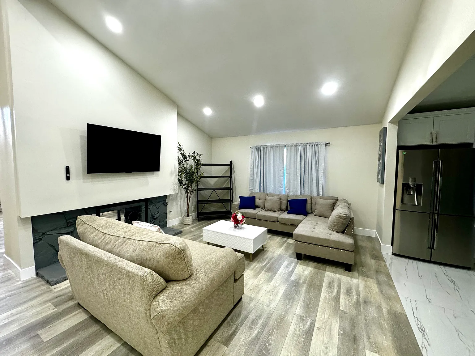 3 bed, 1800 sqft, $5,800 — Photo 2