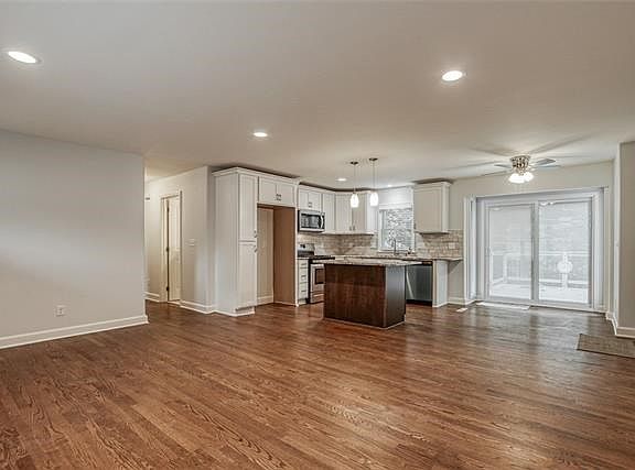 4th image of 5906 Claremont Ave