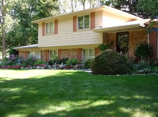 788 Robinhood Cir, Bloomfield Hills, MI 48304
