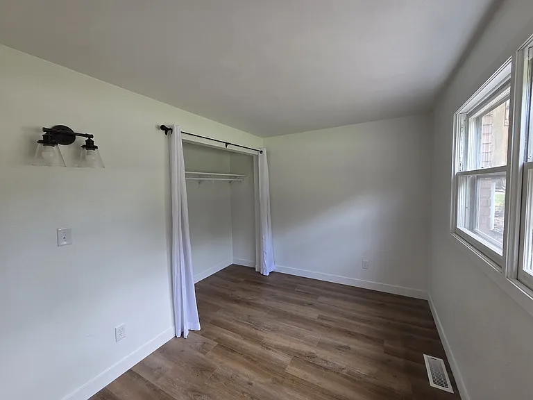 1231 E Maywood Ave #5 — Photo 6