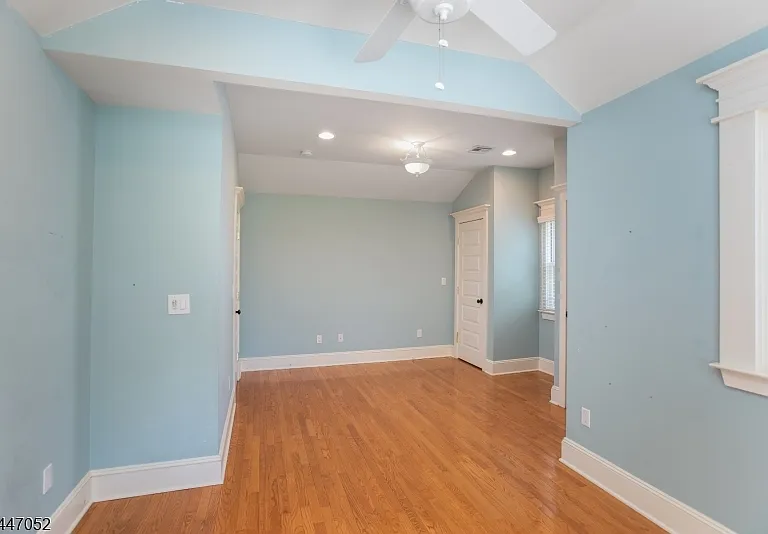 30 Gates Ave — Photo 11