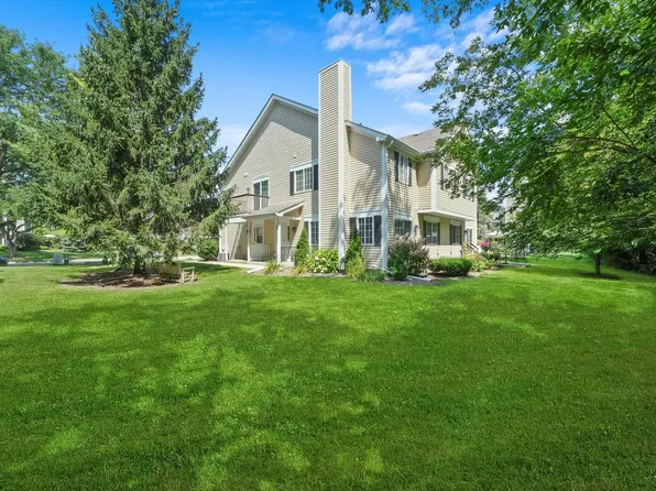 652 Silver Creek Rd, Woodstock, IL 60098