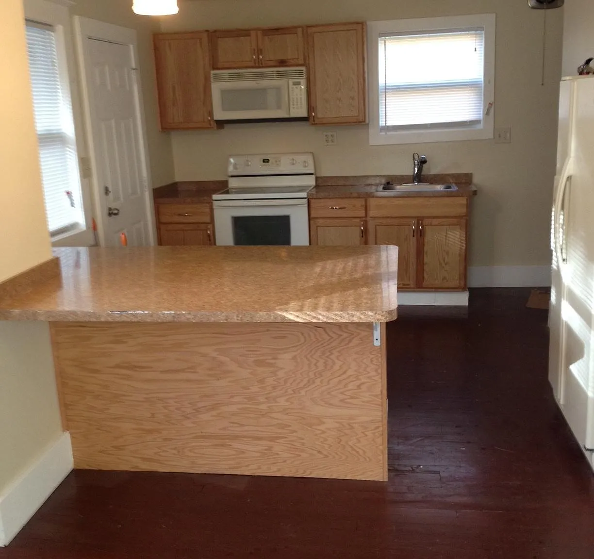 3 bed, 1300 sqft, $1,650 — Photo 2