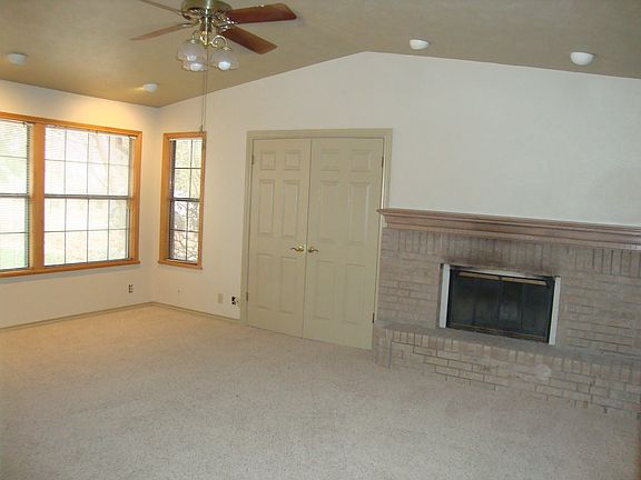 3rd image of 300 E Golden Oaks Dr