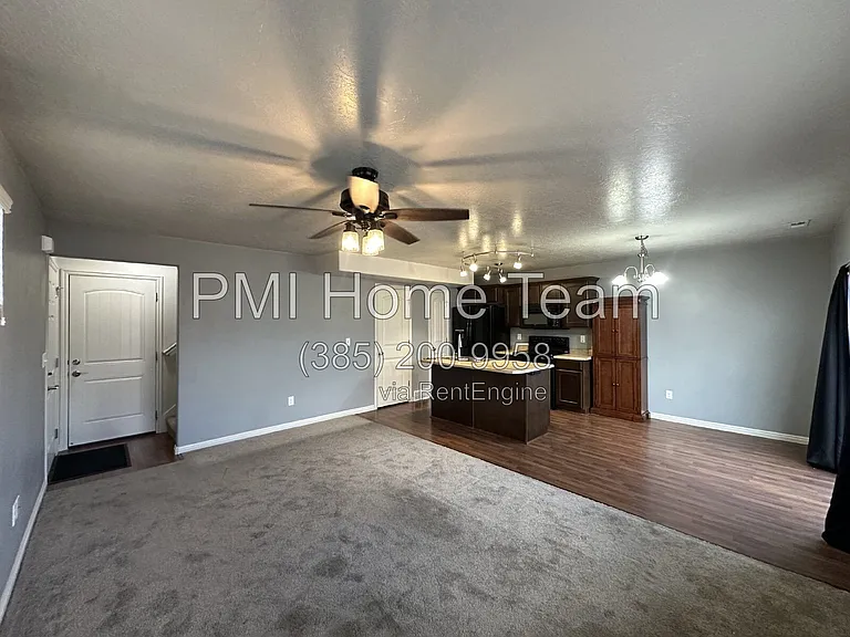2414 S Andover St — Photo 2