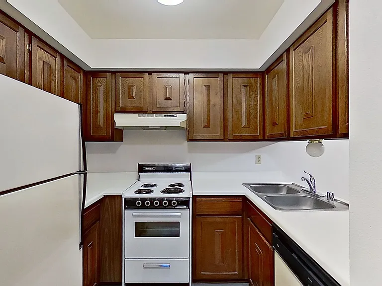 W63N14258 Washington Ave #80 — Photo 11