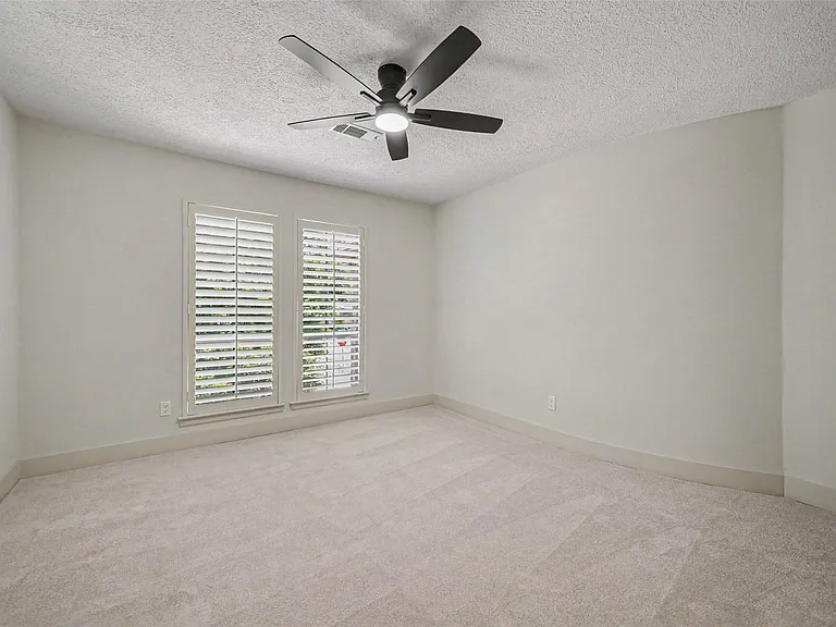 507 Commodore Way — Photo 33