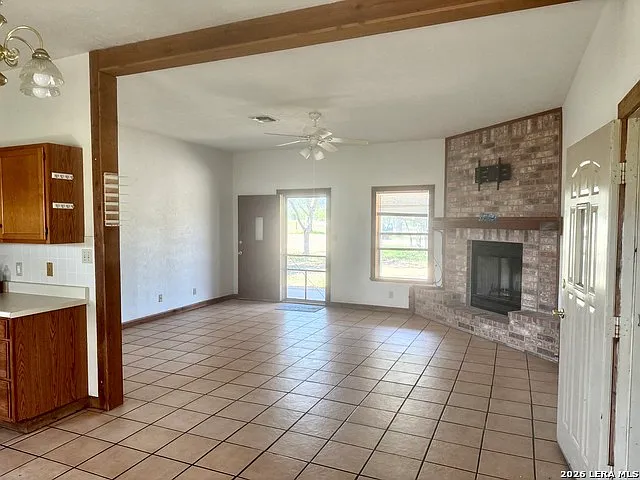 3 bed, 2.0 bath, 1288 sqft, $1,750 — Photo 3