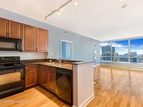 3rd image of 1841 S Calumet Ave APT 1410