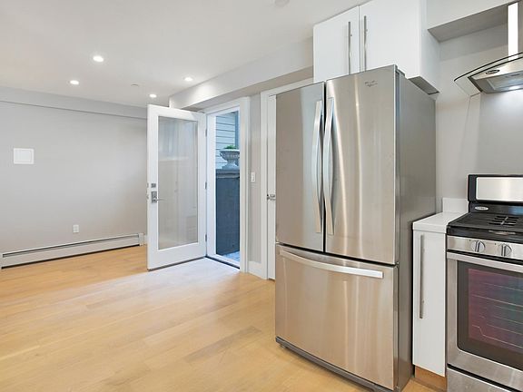 5th image of 1899 Green St APT 1