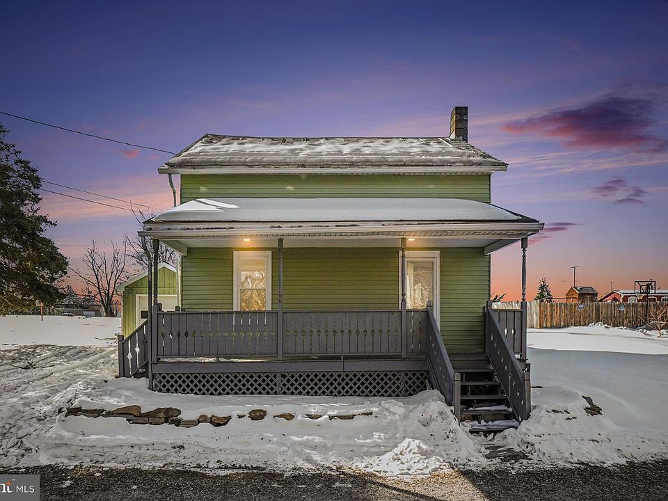 1st image of 8 Penny Ln