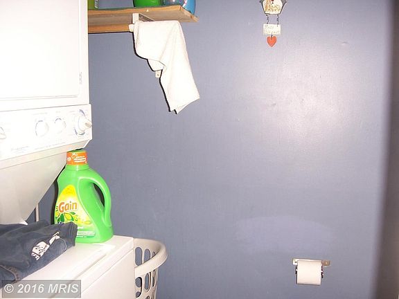 Downstairs 1/2 bath with laundry