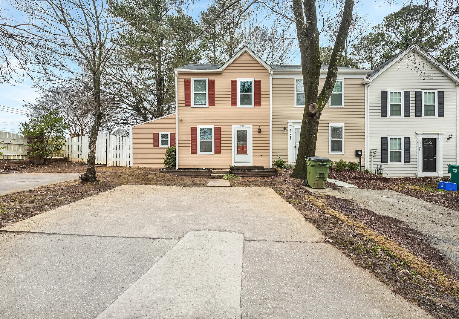 3 bed, 3.5 bath, 1450 sqft, $2,250 — Photo 2