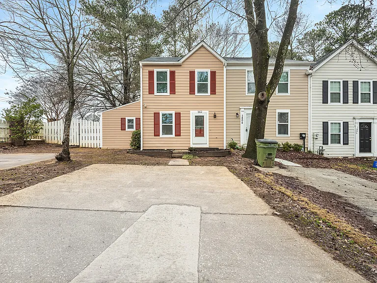 1802 Cumberland Valley Pl SE — Photo 2