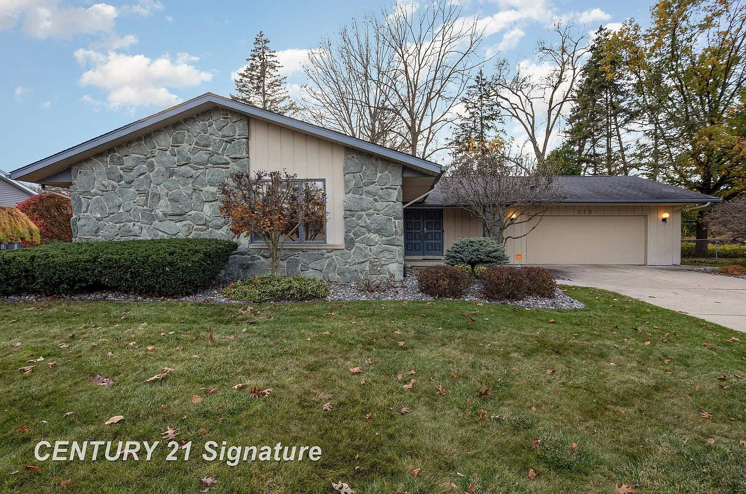 263 Canterbury Dr photo 1