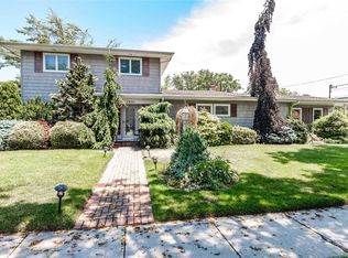 2921 Preston Ln, Merrick, NY 11566