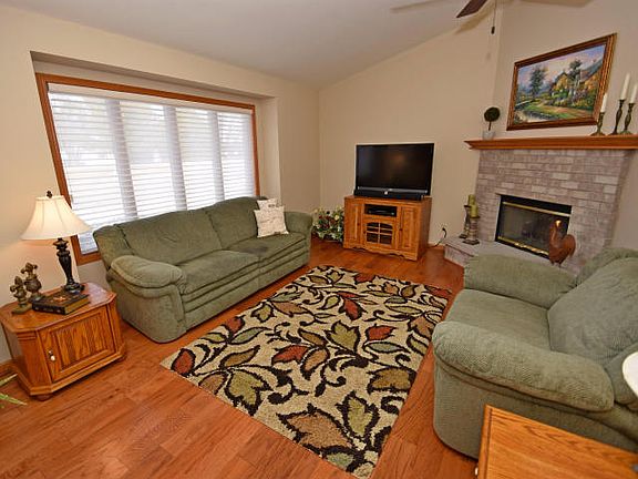 5th image of 1553 Oconomowoc Ave