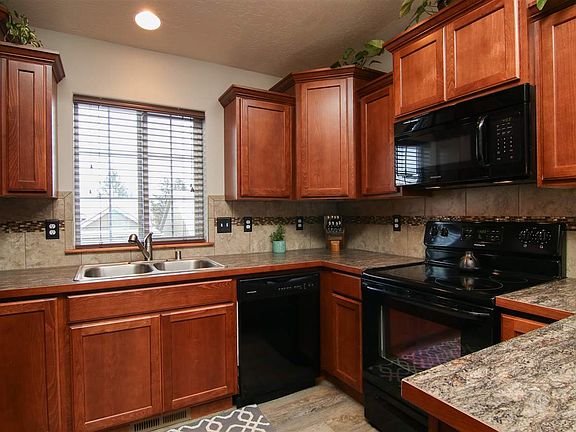 2nd image of 1810 S Canyon Woods Ln