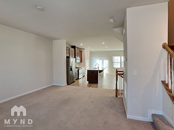 4th image of 308 Poplar Leaf Way