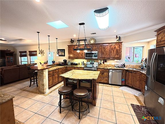 5th image of 901 Deertrail Dr