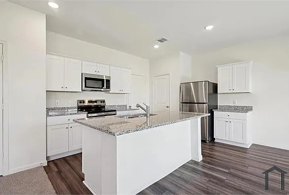 5730 Roadhouse Dr — Photo 2
