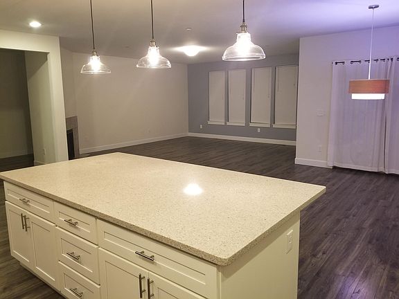 Large island, quartz countertop