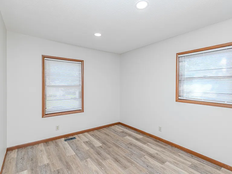 4363 Medina Dr — Photo 13