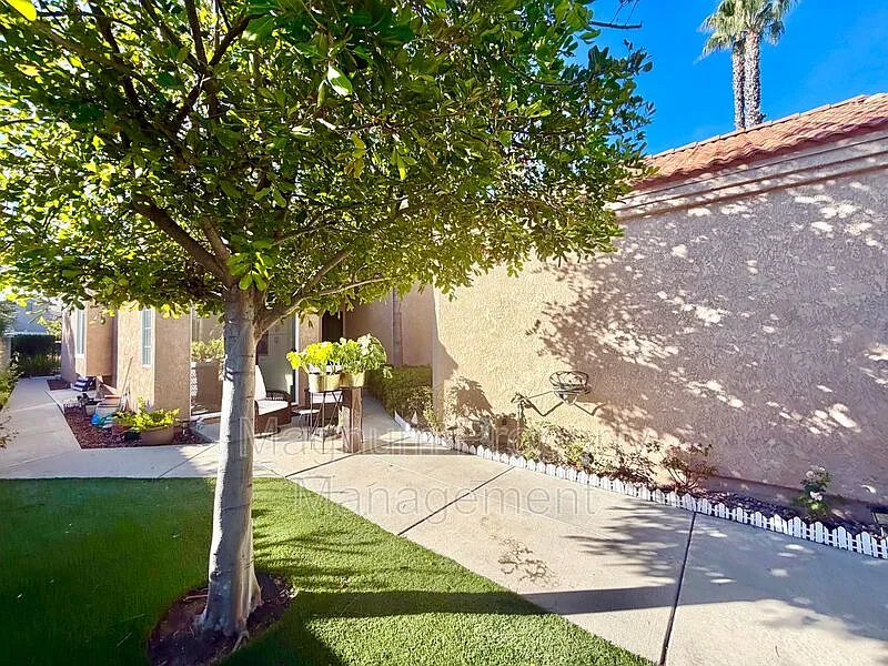 2 bed, 2.0 bath, 1274 sqft, $2,799 — Photo 4