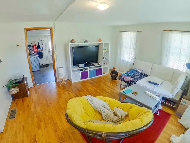 402 Bluemont Ave — Photo 3
