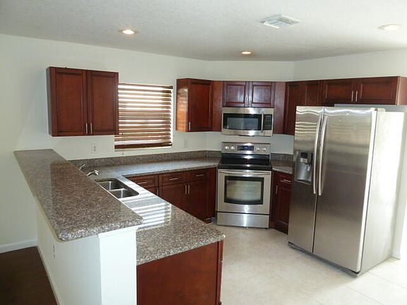 2nd image of 915 SW 15th Street