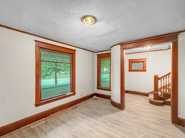413 N 4th St, Grand Forks, ND 58203