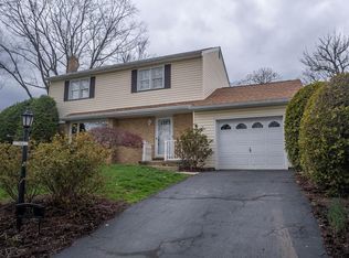 704 Beaumont Dr, Altoona, PA 16602